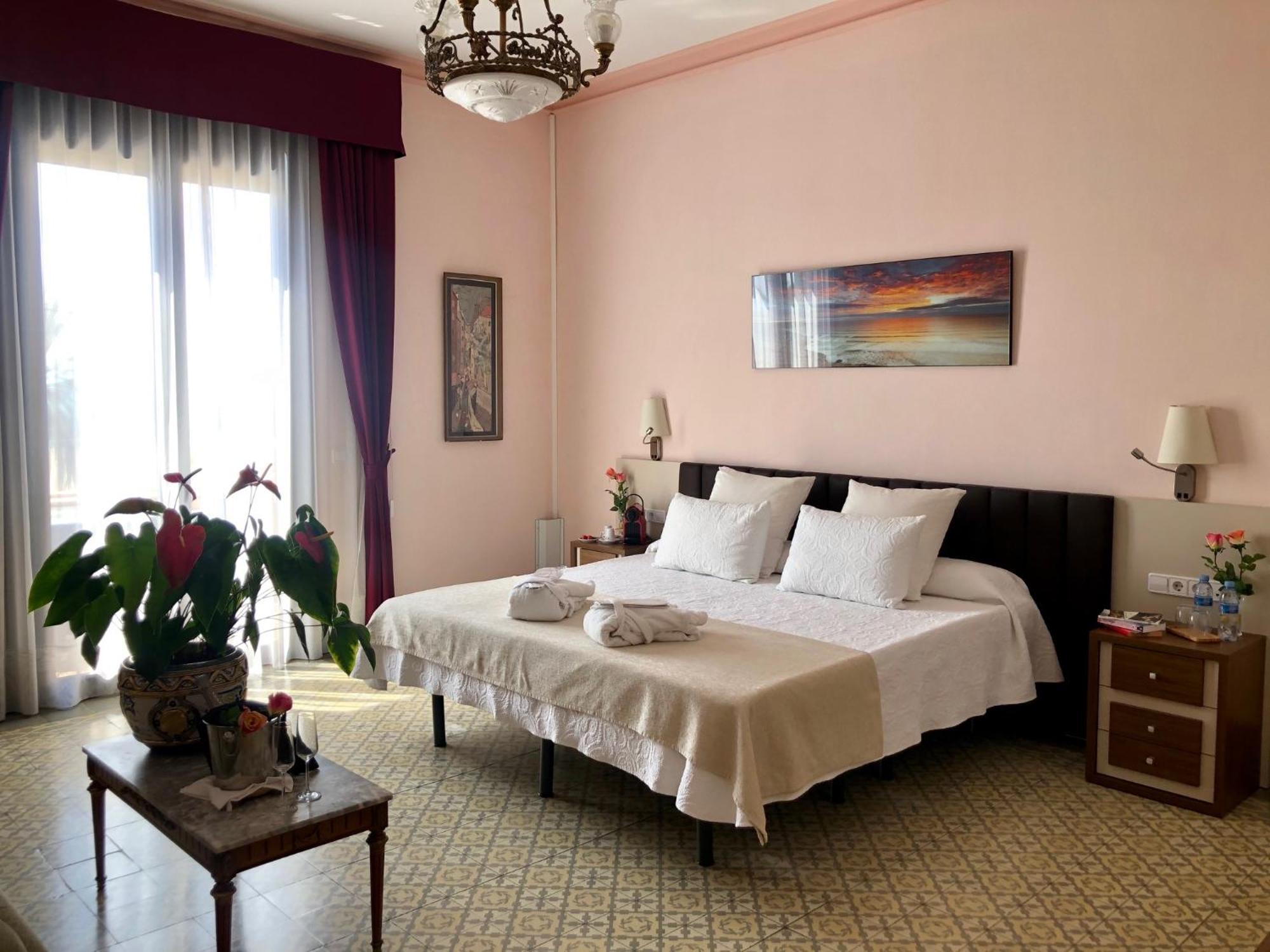 Hotel Llar De Capitans El El Masnou Chambre photo